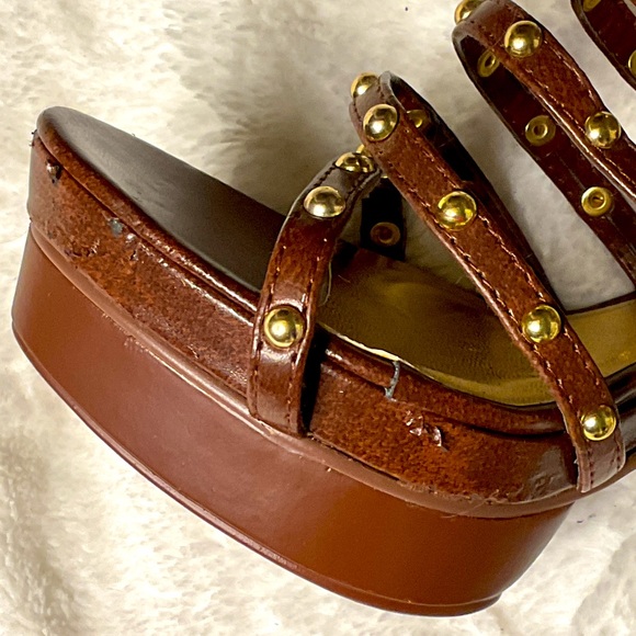Beautiful brown platform heels with gold grommets - Picture 3 of 8